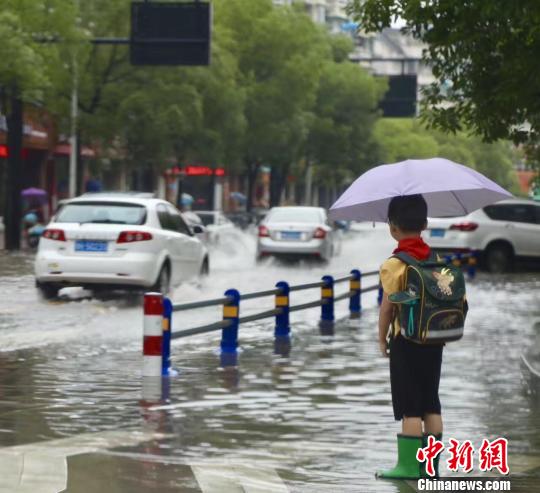 衢城五环路 王翀 摄